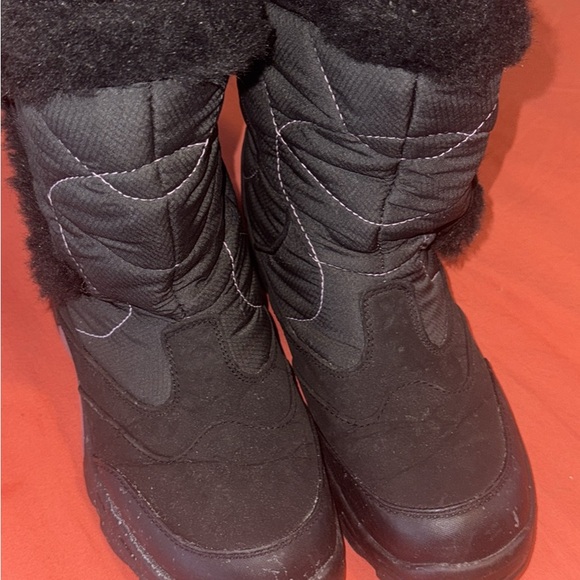 Hi-Tec Snow Boots - Picture 1 of 7